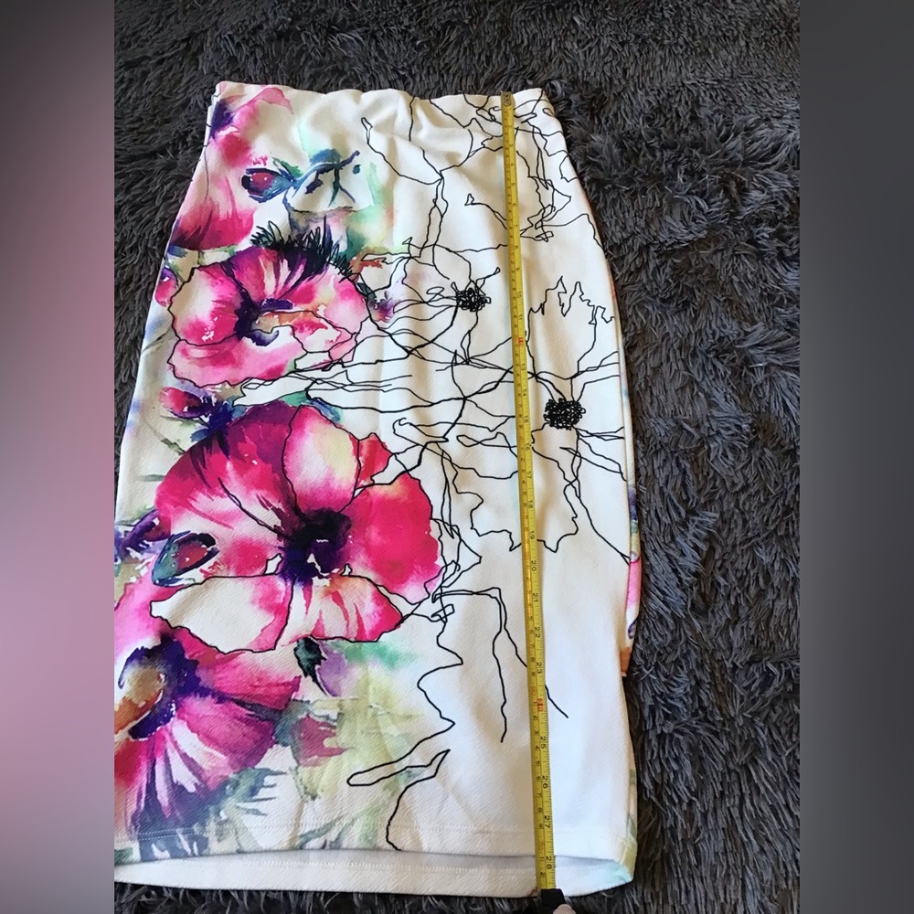 A3 Design Water Colour Floral Skirt Sm EUC